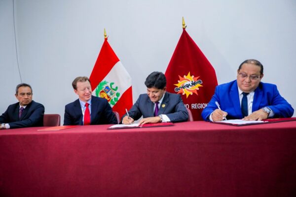 Embajada Británica en Lima adjudica estudio clave para el desarrollo del Hub de hidrógeno y sus derivados en Arequipa, como parte del acuerdo entre el Gobierno Regional de Arequipa y H2 Perú