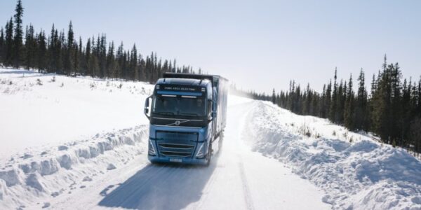 Volvo prueba sus camiones eléctricos propulsados por hidrógeno por encima del Círculo Polar Ártico