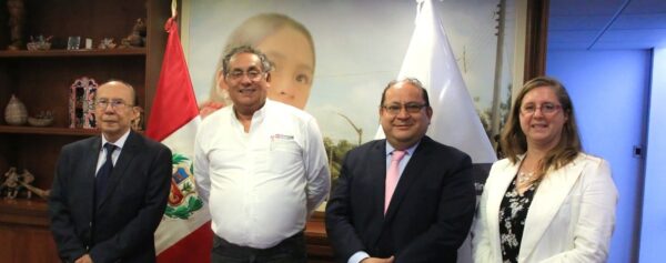 El Ministro de Energía y Minas recibe H2 Perú